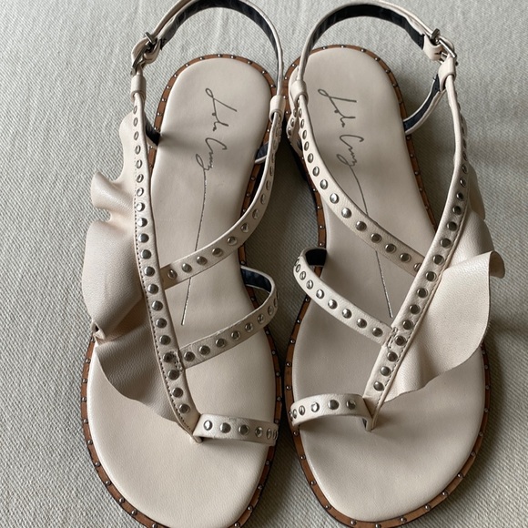 Anthropologie BNWT Lola Cruz off white ruffle studs Statement flat sandal LOVE♥️ - Picture 6 of 10